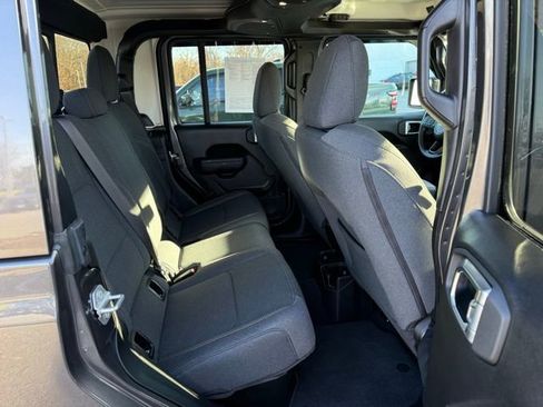 Used 2025 Jeep Gladiator Sport image 26