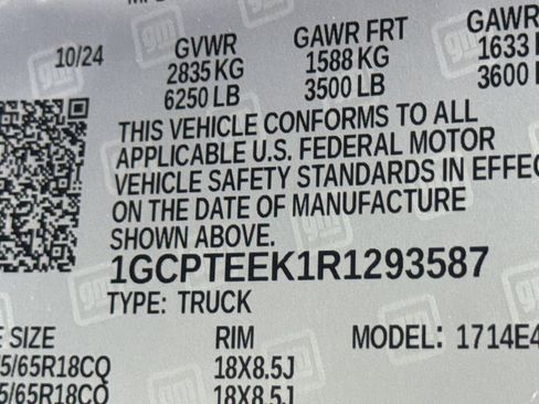 Used 2024 Chevrolet Colorado Trail Boss w/ Technology Package AWD/4WD image 32