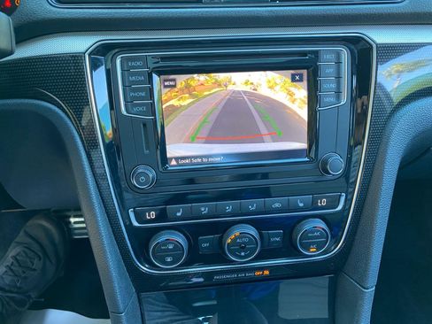 Used 2018 Volkswagen Passat GT FWD image 63