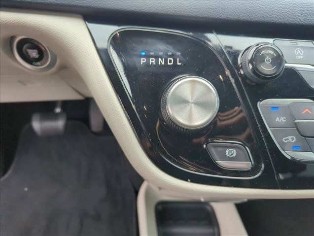Used 2018 Chrysler Pacifica Touring Plus FWD image 16