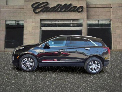 Used 2023 Cadillac XT5 Premium Luxury AWD/4WD image 2