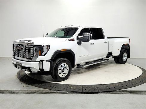 Used 2025 GMC Sierra 3500 Denali w/ Technology Package image 3