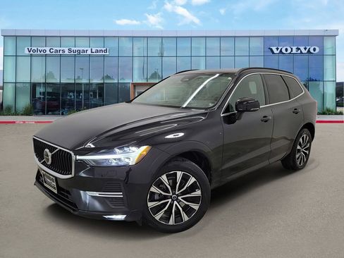 Certified 2025 Volvo XC40 B5 Plus image 1