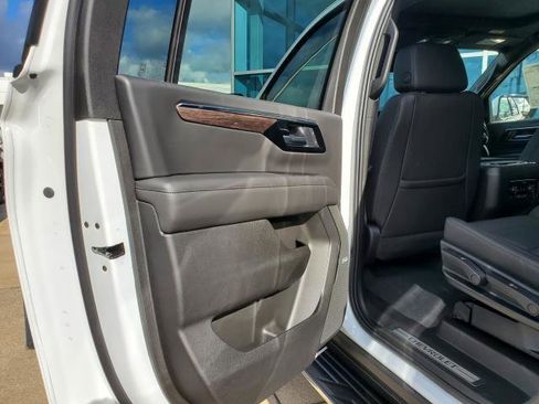 New 2025 Chevrolet Suburban LT w/ Comfort Package image 25