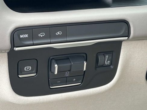 Used 2024 Cadillac Escalade Sport Platinum w/ LPO, ONYX Package image 29