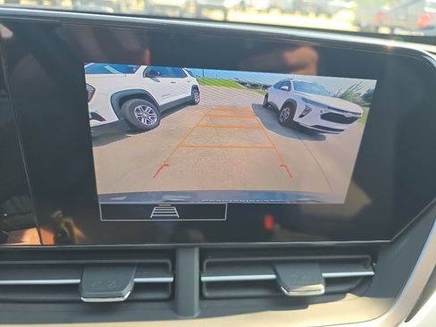 Used 2026 Chevrolet Trax RS FWD image 27