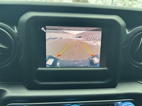 Used 2022 Jeep Gladiator Sport image 14