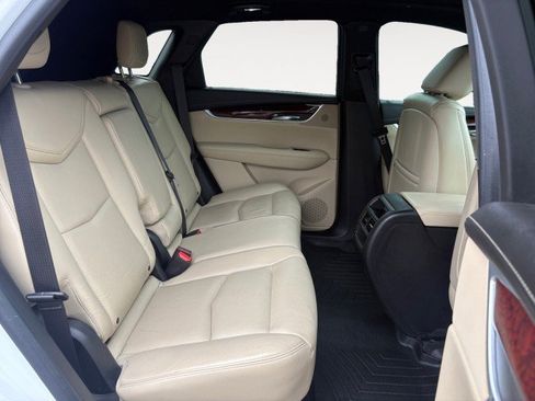 Used 2017 Cadillac XT5 Luxury FWD image 5
