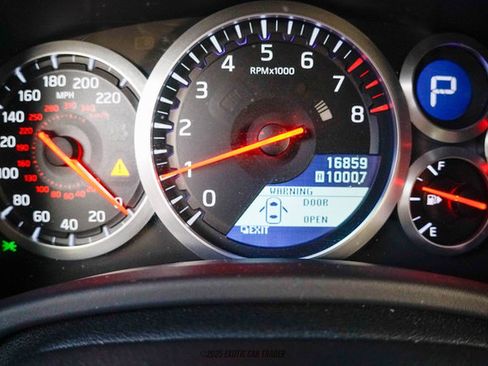 Used 2014 Nissan GT-R Premium w/ Premium Interior Package AWD/4WD image 32