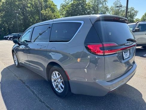 Used 2025 Chrysler Pacifica Select FWD image 6