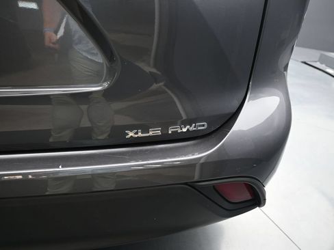 Used 2023 Toyota Highlander XLE AWD/4WD image 14