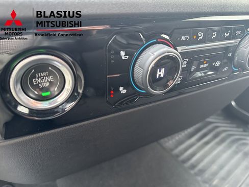 Used 2023 Chevrolet Silverado 1500 LT AWD/4WD image 31