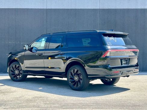 New 2026 Lincoln Navigator L Reserve AWD/4WD image 4
