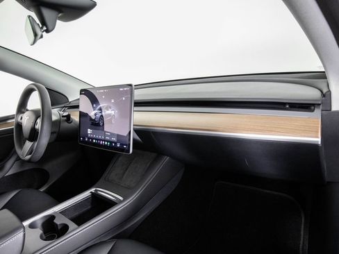 Used 2025 Tesla Model Y Long Range RWD image 18