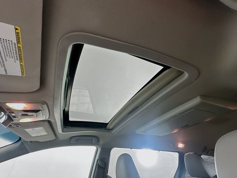 Used 2017 Toyota Sienna XLE Premium FWD image 26