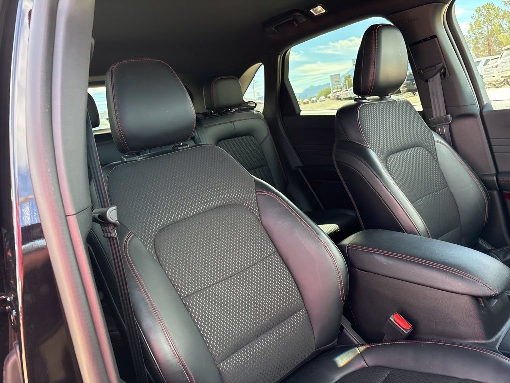 Used 2025 Ford Escape ST-Line Select AWD/4WD image 26