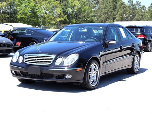 Used 2005 Mercedes-Benz E 500 4MATIC Sedan image 3