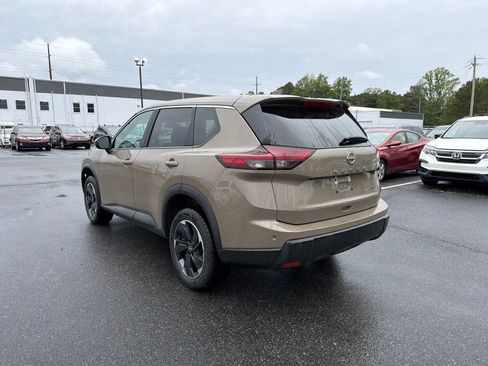 Used 2025 Nissan Rogue SV AWD/4WD image 3