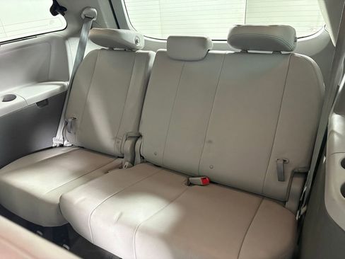 Used 2018 Toyota Sienna XLE w/ XLE Navigation Package image 31