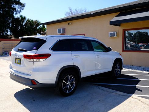Used 2019 Toyota Highlander FWD V6 image 6