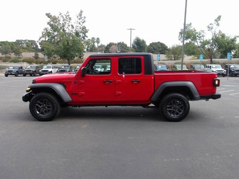 New 2025 Jeep Gladiator Sport image 5