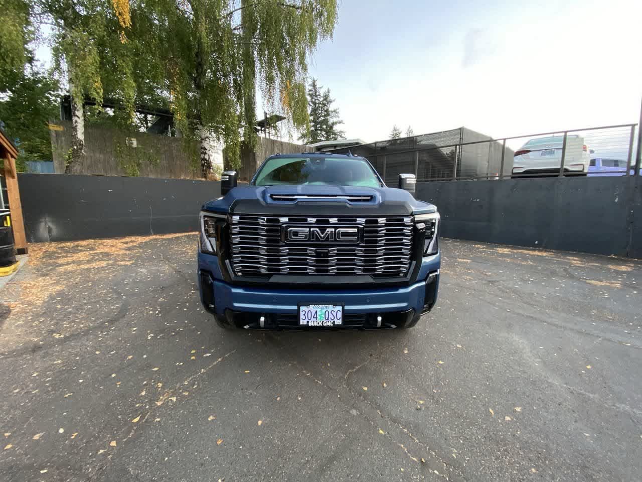 Used 2025 GMC Sierra 3500 Denali Ultimate AWD/4WD image 9