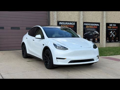 Used 2023 Tesla Model Y Long Range AWD/4WD image 1