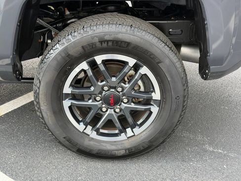 Used 2025 Toyota Tacoma TRD Sport AWD/4WD image 34