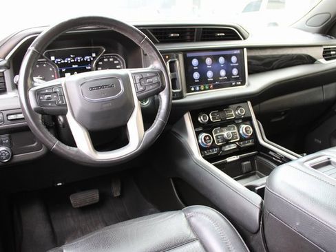 Used 2021 GMC Yukon XL Denali w/ Denali Premium Package image 5