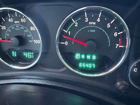 Used 2012 Jeep Wrangler Unlimited Rubicon w/ Connectivity Group image 24