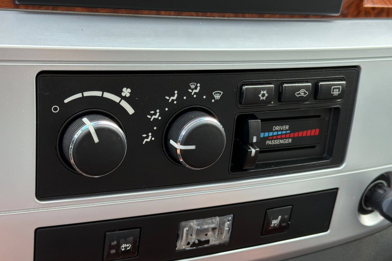 Used 2007 Dodge Ram 2500 Truck Laramie AWD/4WD image 18