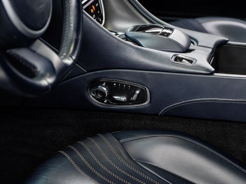 Used 2018 Aston Martin DB11 V12 image 40
