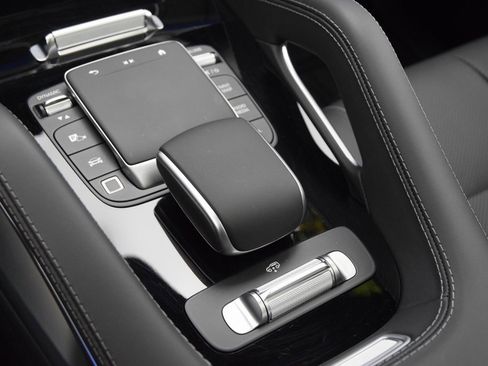 Used 2025 Mercedes-Benz GLS 450 4MATIC image 30