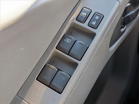 Used 2016 Nissan Frontier SV image 12