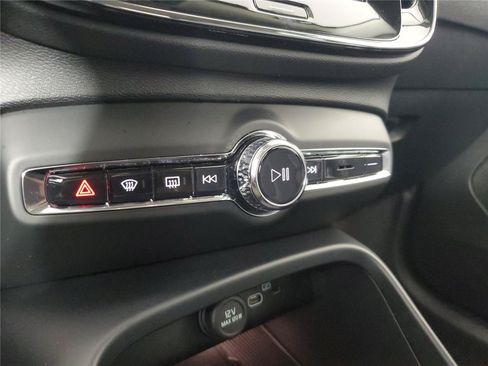 Certified 2026 Volvo XC40 B5 Core w/ Climate Package AWD/4WD image 30