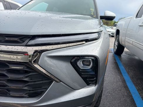 Used 2025 Chevrolet TrailBlazer ACTIV w/ Driver Confidence Package image 2