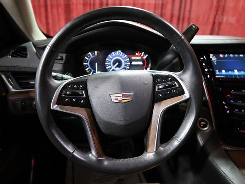 Used 2018 Cadillac Escalade Luxury image 18