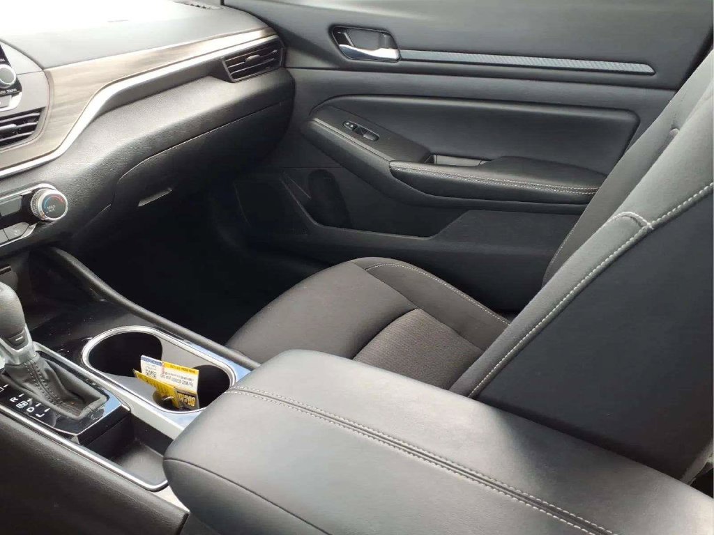 Used 2024 Nissan Altima 2.5 SV FWD image 20