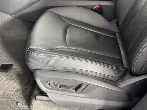 Used 2020 Audi Q8 Premium Plus w/ Premium Plus Package image 12