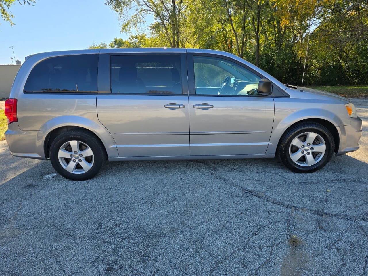 Used 2013 Dodge Grand Caravan SE FWD image 4
