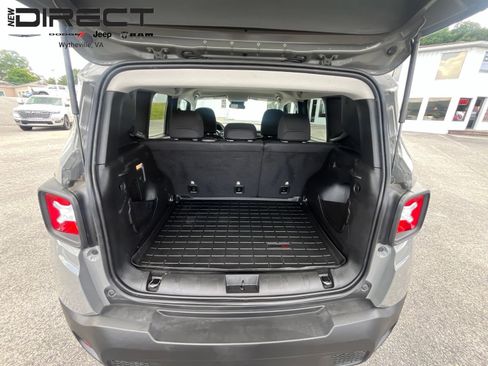 Used 2022 Jeep Renegade Latitude AWD/4WD image 31