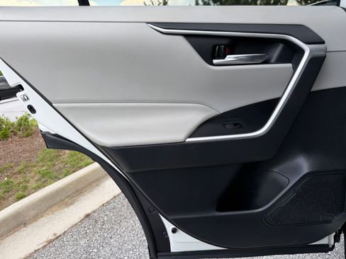 Used 2020 Toyota RAV4 XLE FWD image 45