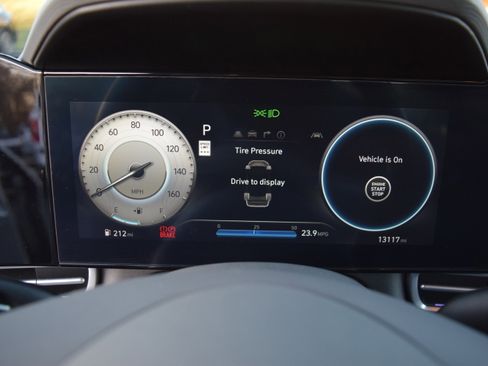 Used 2024 Hyundai Elantra SEL w/ Convenience Package image 11