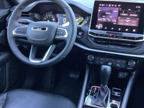Used 2025 Jeep Compass Trailhawk w/ Trailhawk Convenience Group AWD/4WD image 12