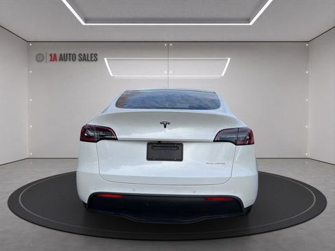 Used 2020 Tesla Model Y Long Range image 4