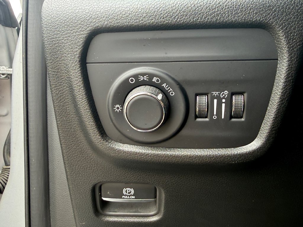 Used 2023 Jeep Grand Cherokee Altitude AWD/4WD image 18