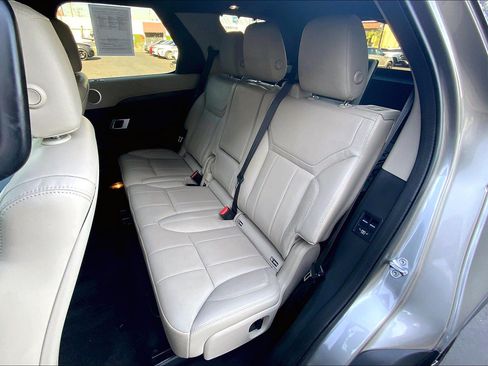 Used 2019 Land Rover Discovery HSE AWD/4WD image 20