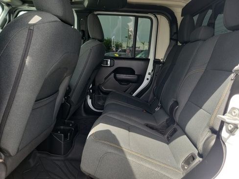 Used 2024 Jeep Gladiator Sport AWD/4WD image 16