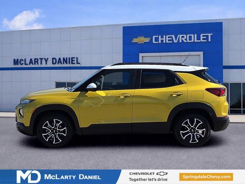 Used 2023 Chevrolet TrailBlazer ACTIV w/ Sun and Liftgate Package FWD image 3