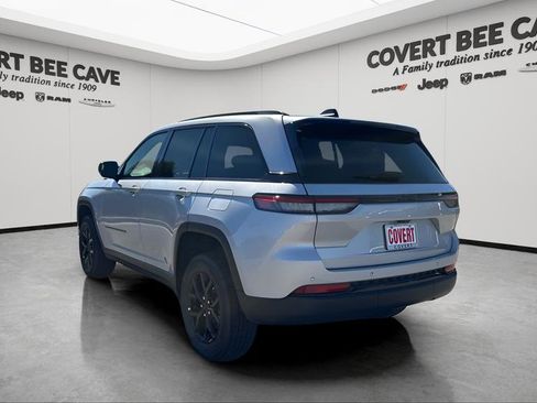 New 2025 Jeep Grand Cherokee Altitude image 7